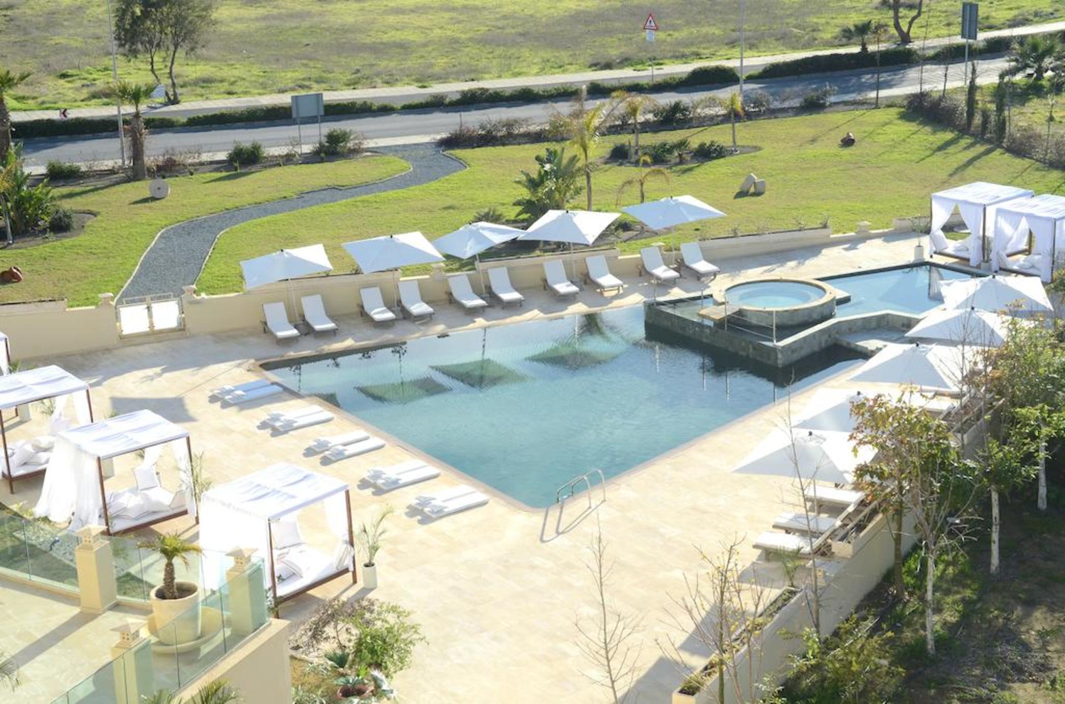 E-Hotel Larnaca Resort & Spa 페르볼리아 시설 사진